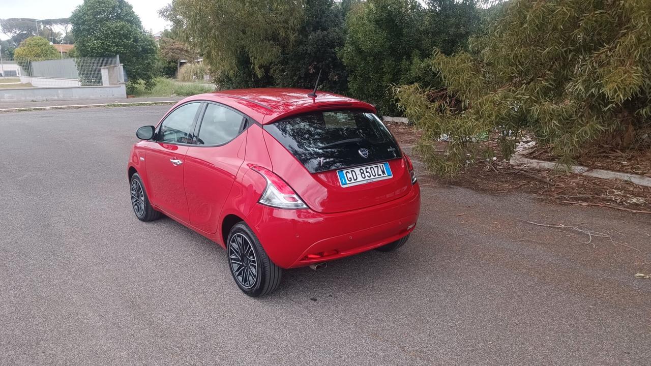 Lancia Ypsilon 1.0 FireFly 5 porte S&S Hybrid Ecochic Gold