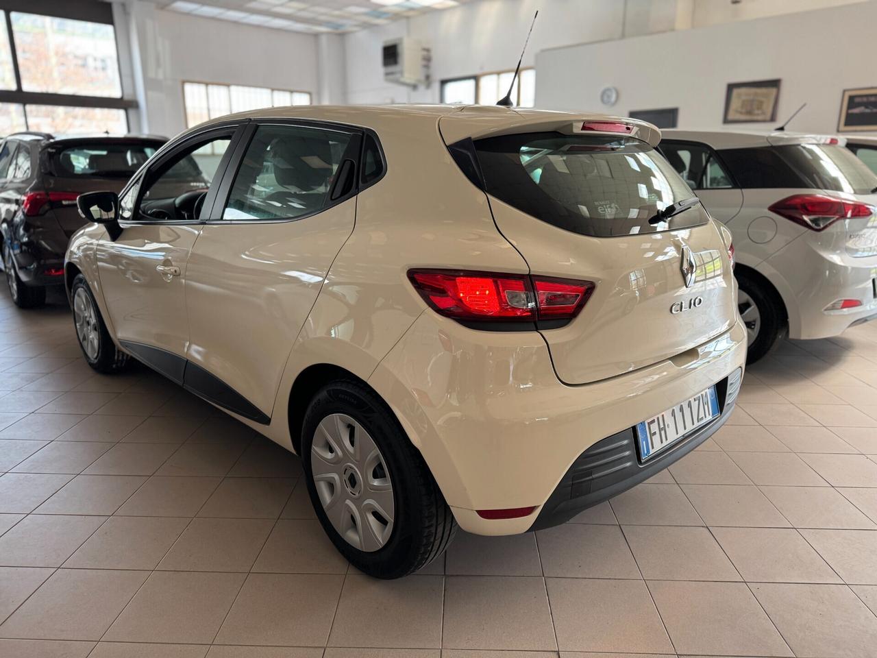 Renault Clio 1.2 75CV benzina 5 porte Life - OK NEOPATENTATI/E!