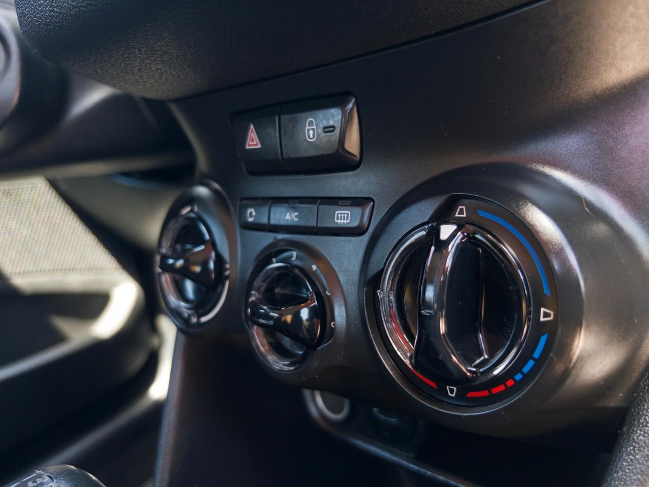 Peugeot 208 1.4 HDi 68 CV 5 porte Allure