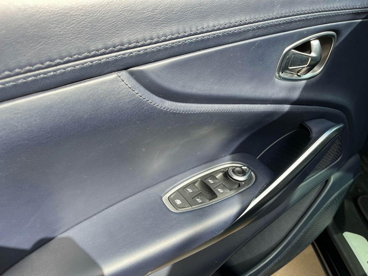 ASTON MARTIN DBX 4.0 auto
