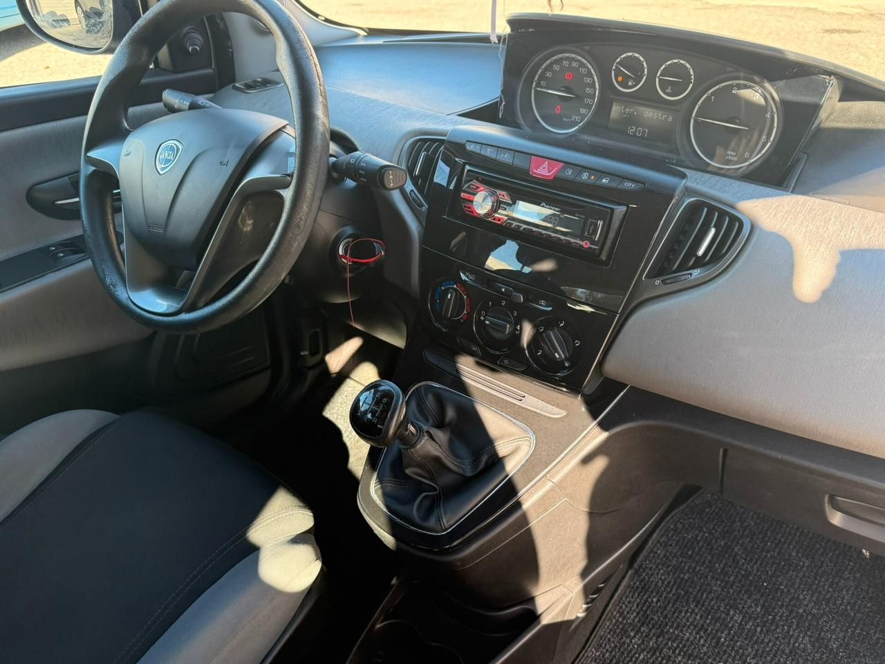 Lancia Ypsilon 1.3 MJT 16V 95 CV 5 porte S&S Silver