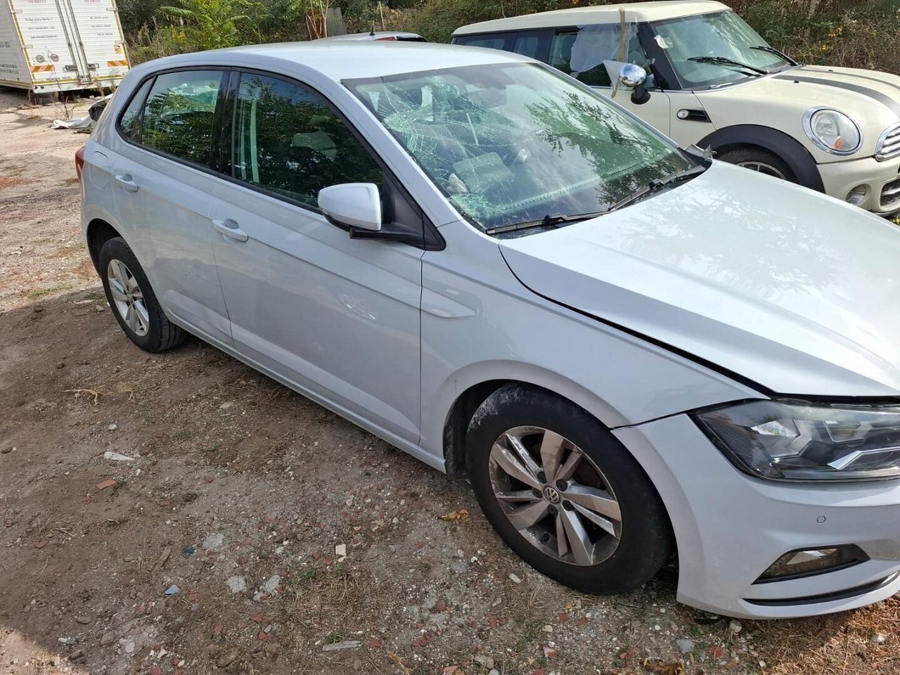 VW POLO 1.0 BENZINA 2018 SINISTRATA MOTORE PARTE