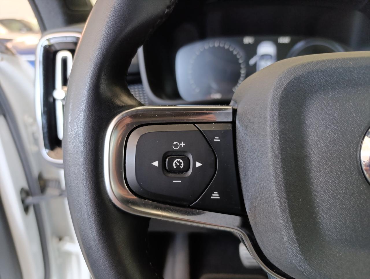 Volvo XC40 1.5 t4 phev R-design auto my21
