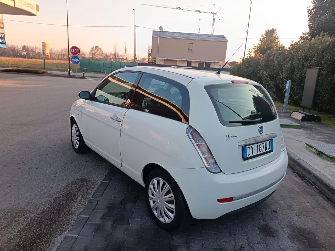 Lancia Ypsilon 1.4 Platino Ecochic GPL