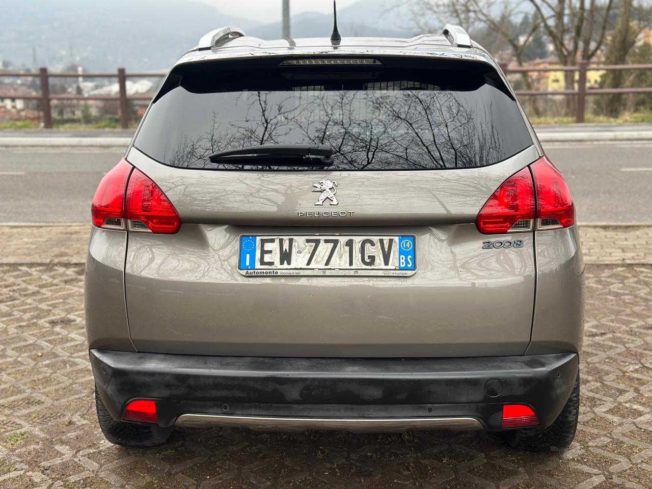 Peugeot 2008 1.6 VTi 120CV Allure