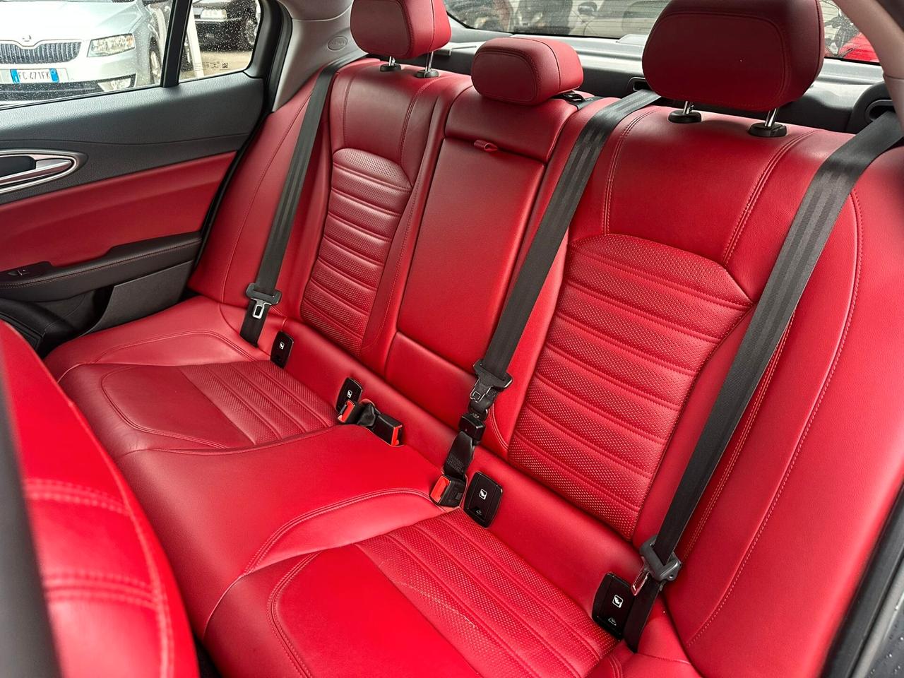 Alfa Romeo Giulia 2.2 Turbodiesel 210 CV AT8 AWD Q4 Veloce