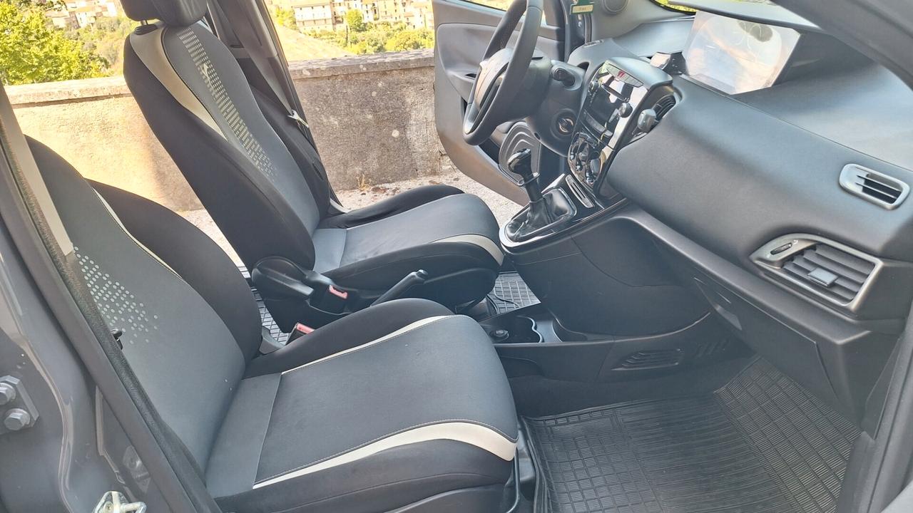 Lancia Ypsilon 0.9 TwinAir 85 CV 5 porte Metano Ecochic Elefantino