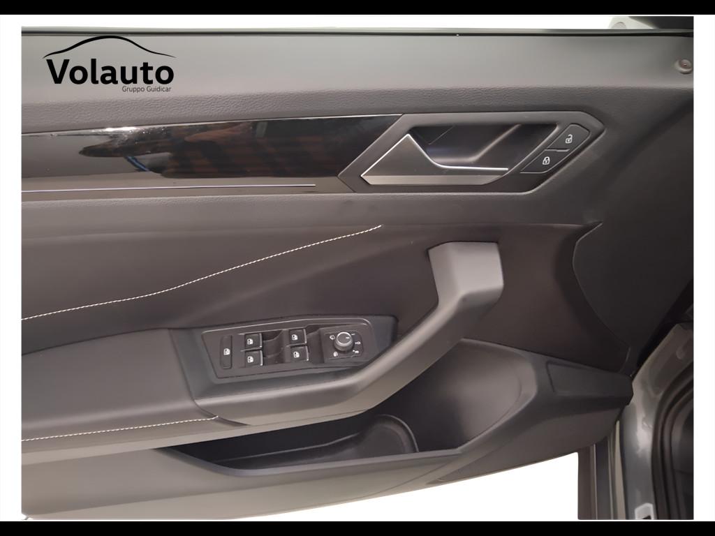 VOLKSWAGEN T-Roc I 2022 - T-Roc 1.0 tsi R-Line 110cv