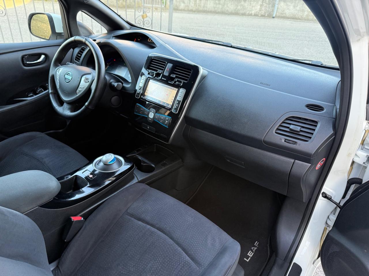 Nissan Leaf Tekna 30KWh Solar pack Spoiler 2016