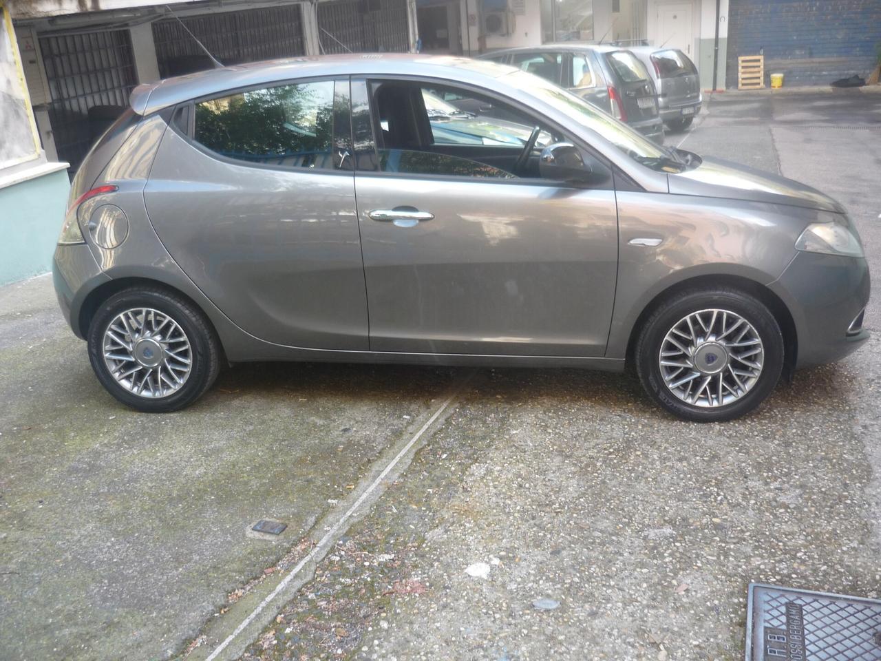 Lancia Ypsilon 1.2 69 CV 5 porte S&S Gold