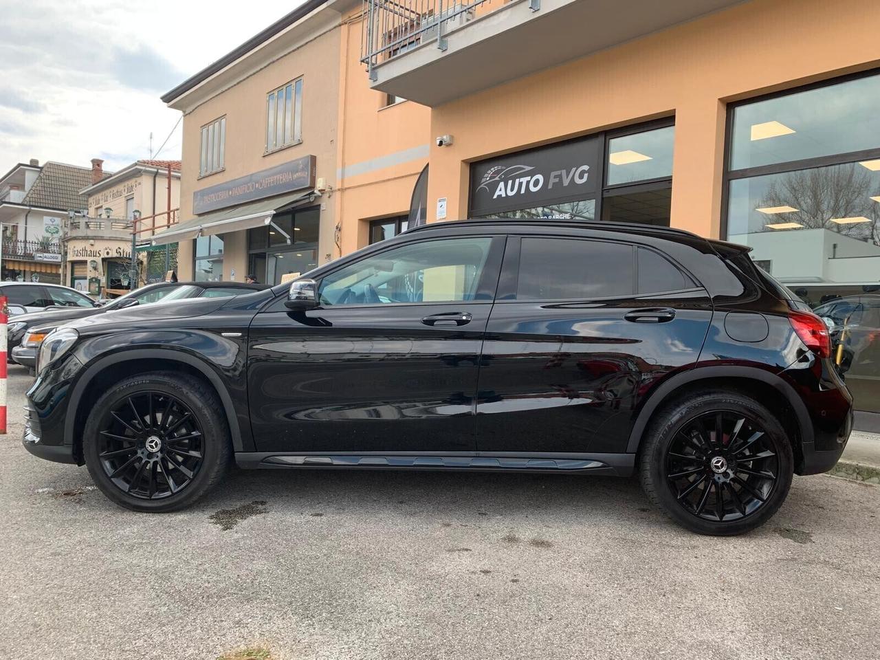 Mercedes-benz GLA 180 Premium Night Edition Tetto Full