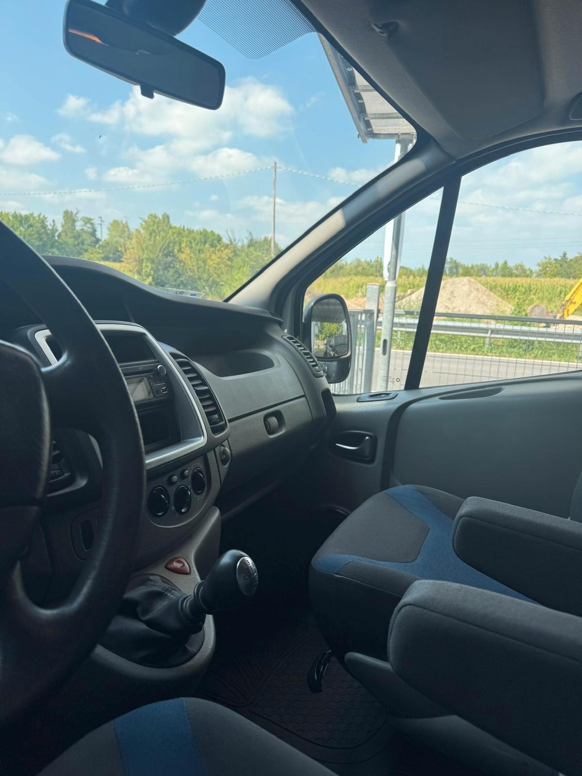 RENAULT TRAFIC 8 POSTI