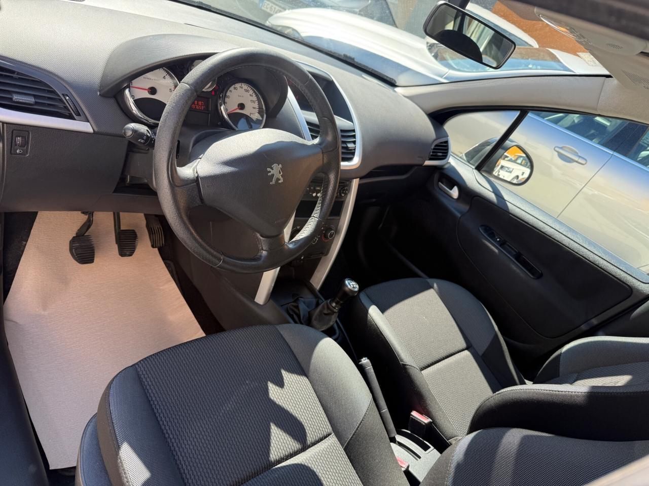 Peugeot 207 1.4 HDi 70CV 5p. Neopatentati
