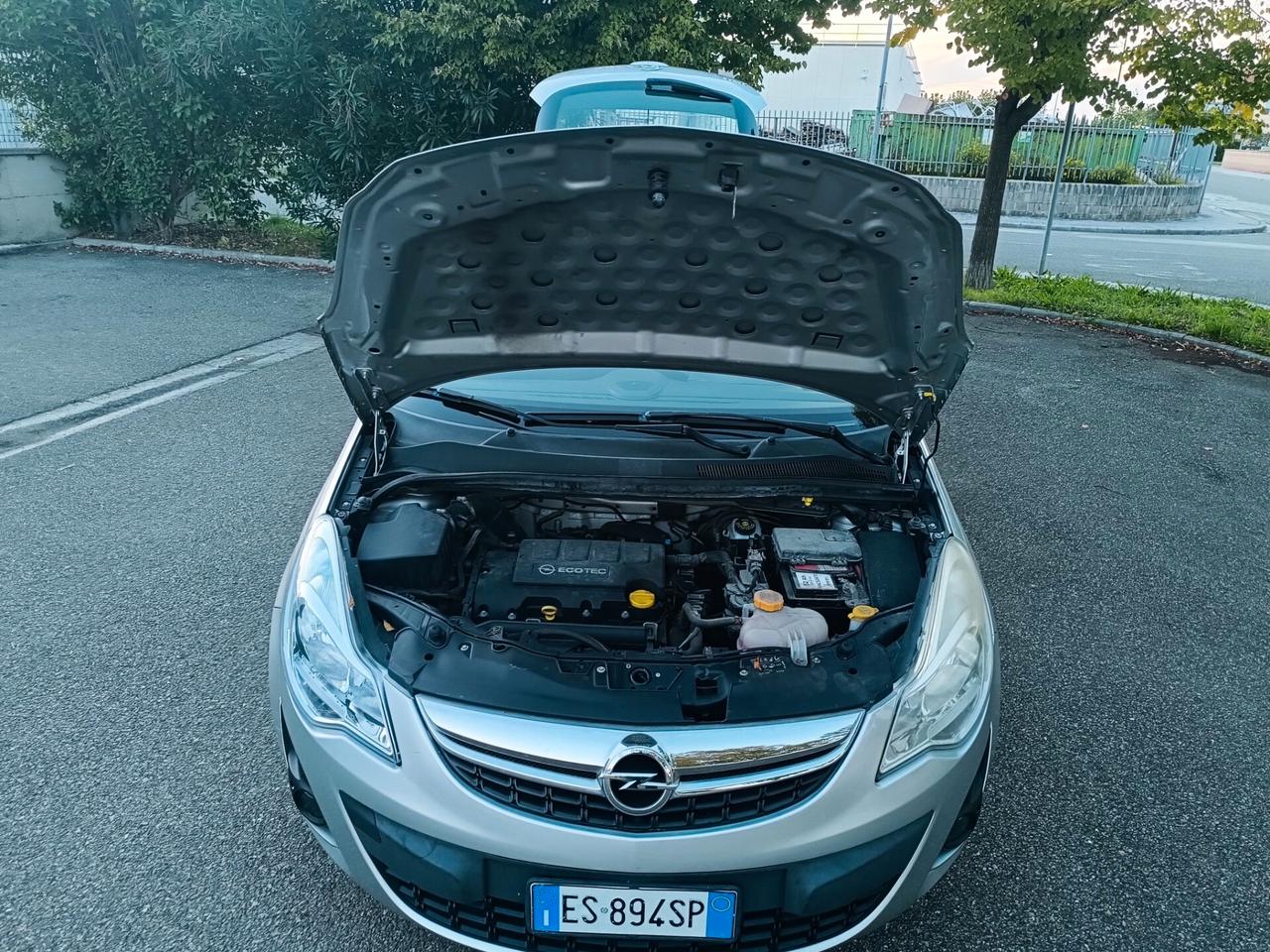 Opel Corsa 1.2 3 porte 2013 SOLAMENTE 49.000 KM