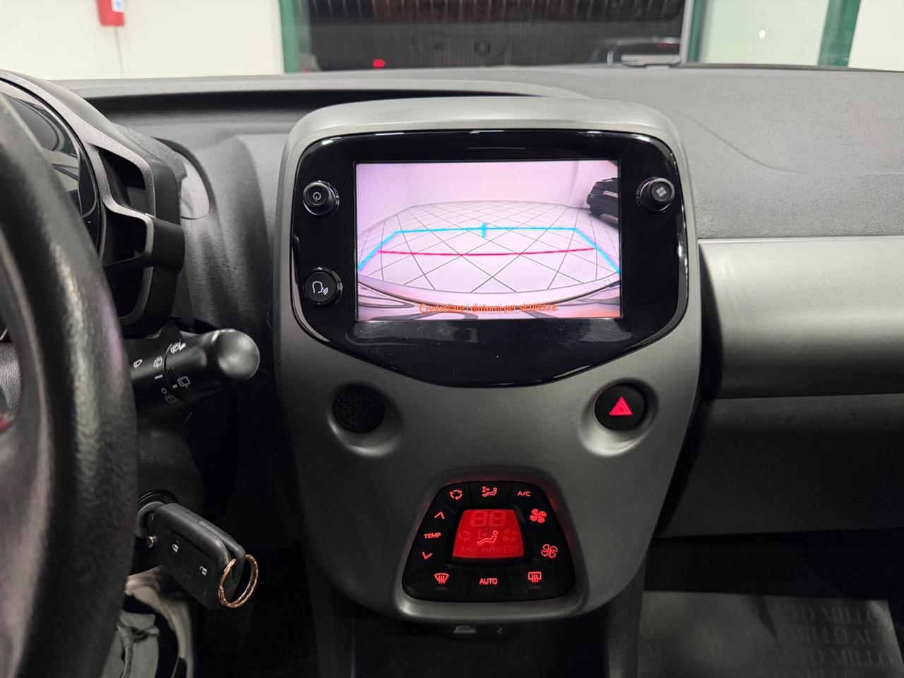 Toyota Aygo Connect 1.0 VVT-i 72 CV 5 porte x-clusiv