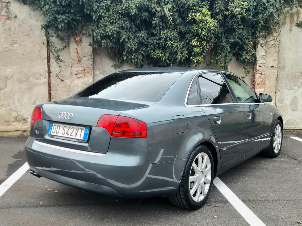 Audi A4 2.0 16V TDI S-Line