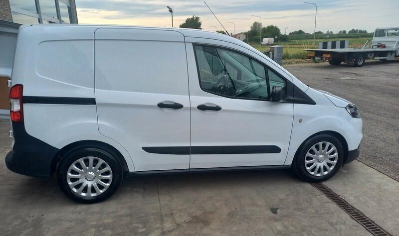 Ford Transit Courier van 15 tdci 75 cv