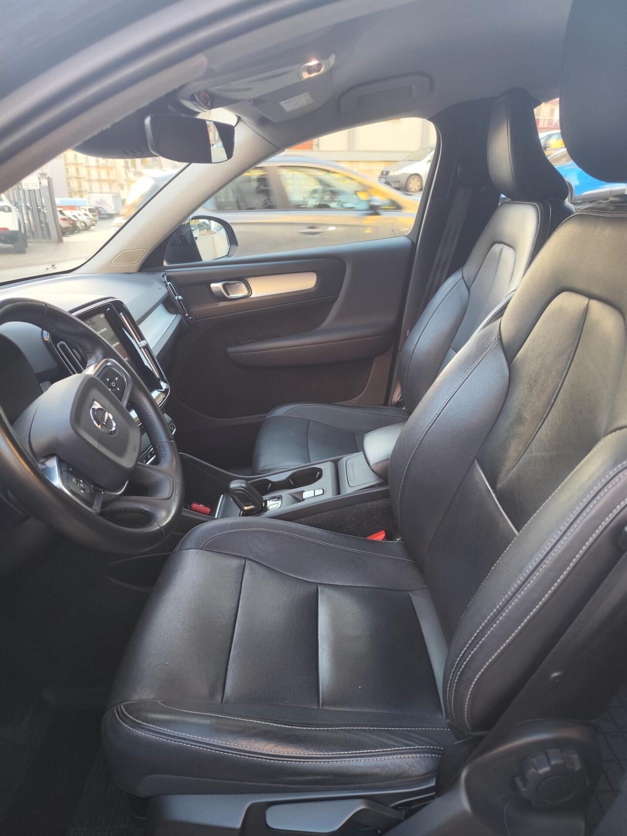 Volvo XC40 2.0 D3 Momentum * Strafull * Pelle * Navi * Garantita 12 Mesi
