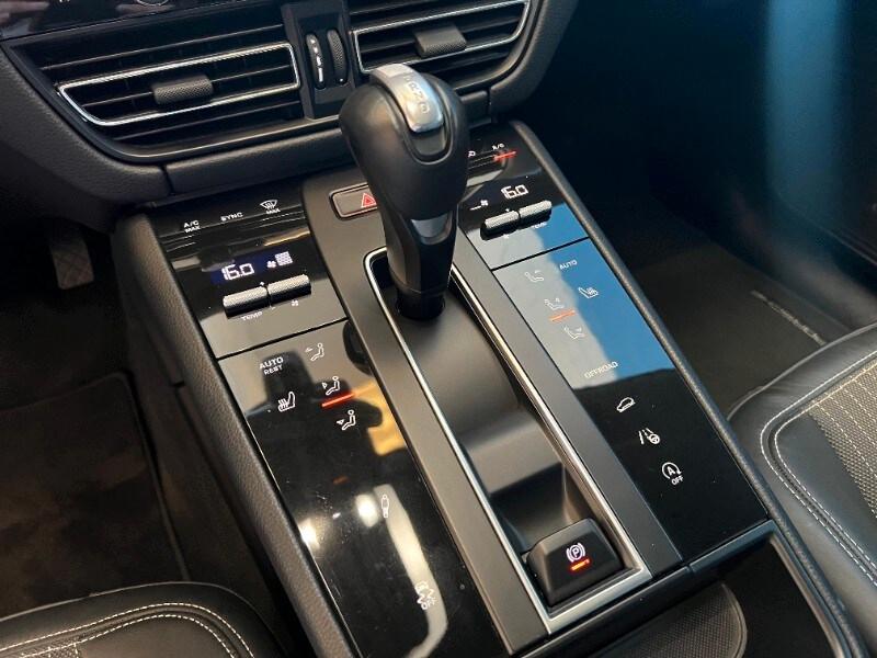 PORSCHE Macan 2.0 T