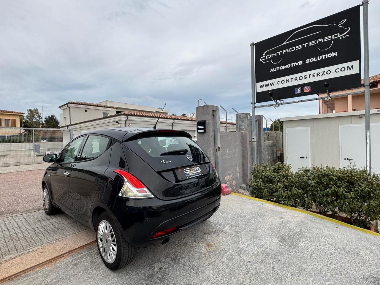 LANCIA YPSILON SILVER - NEOPATENTATI