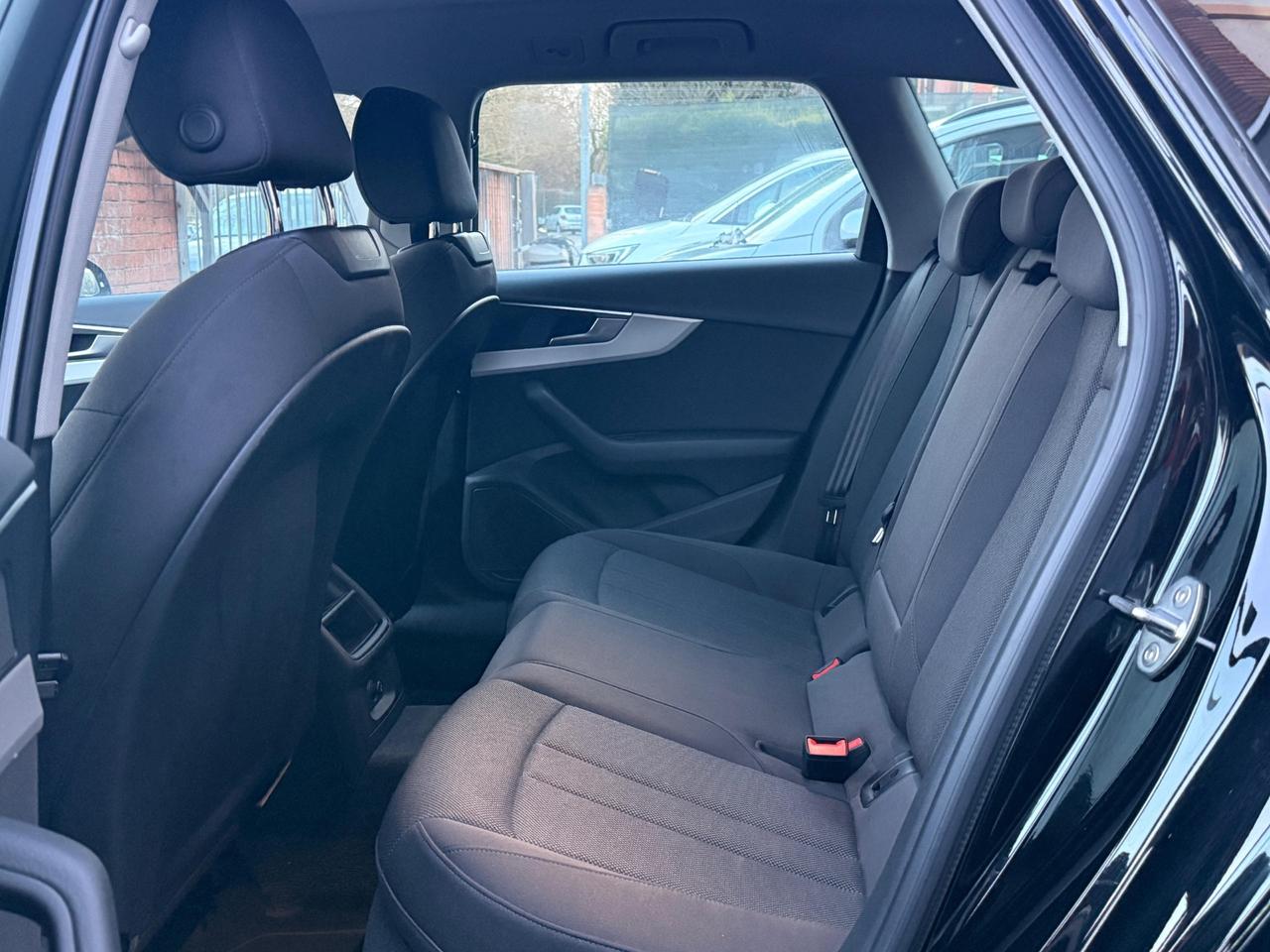 Audi A4 Avant 30 TDI/136 CV S tronic Business Advanced