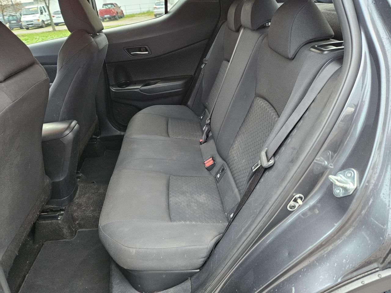 Toyota C-HR 1.8h Business e-cvt