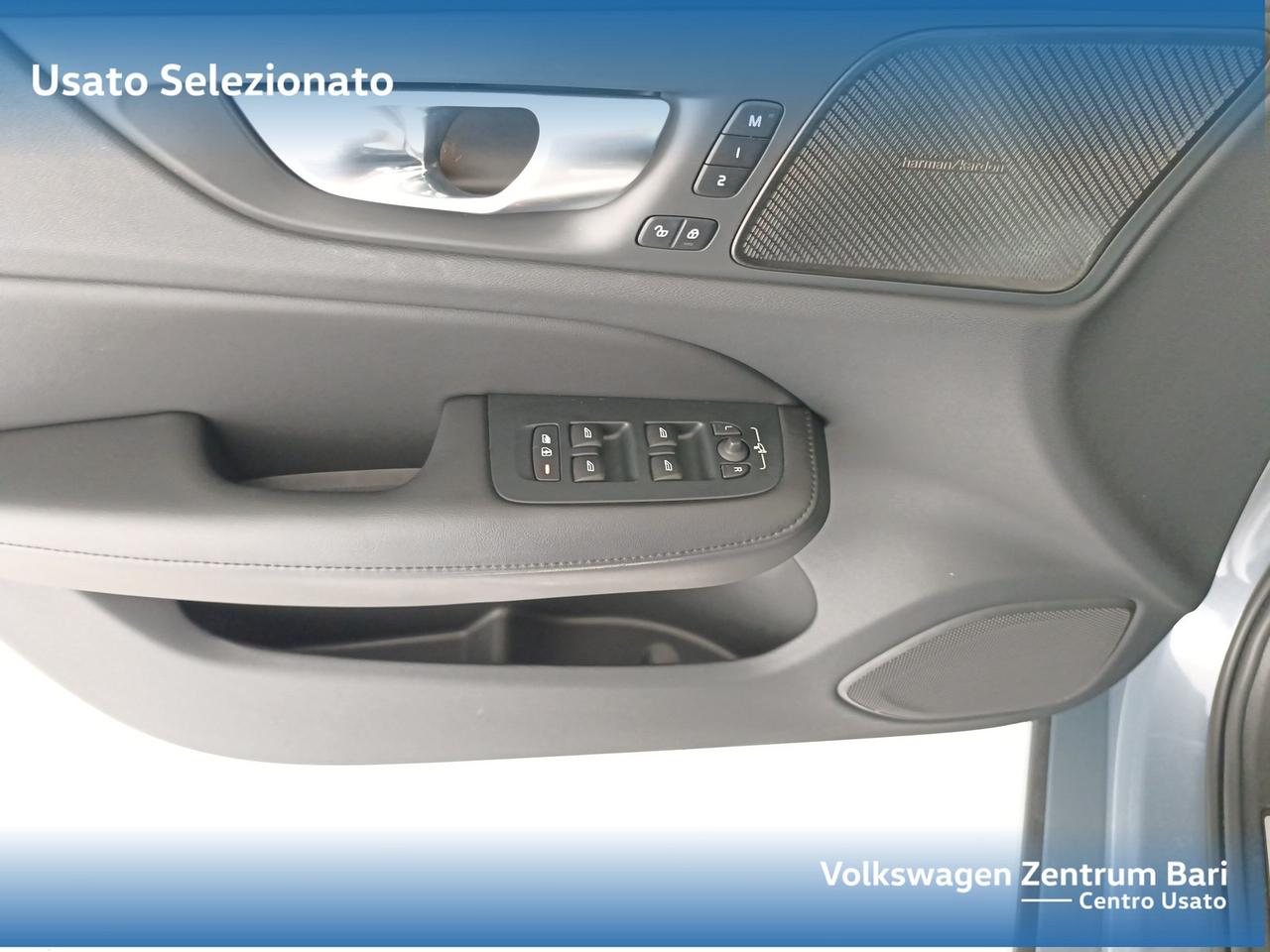 Volvo V60 2.0 b4 ultimate dark auto