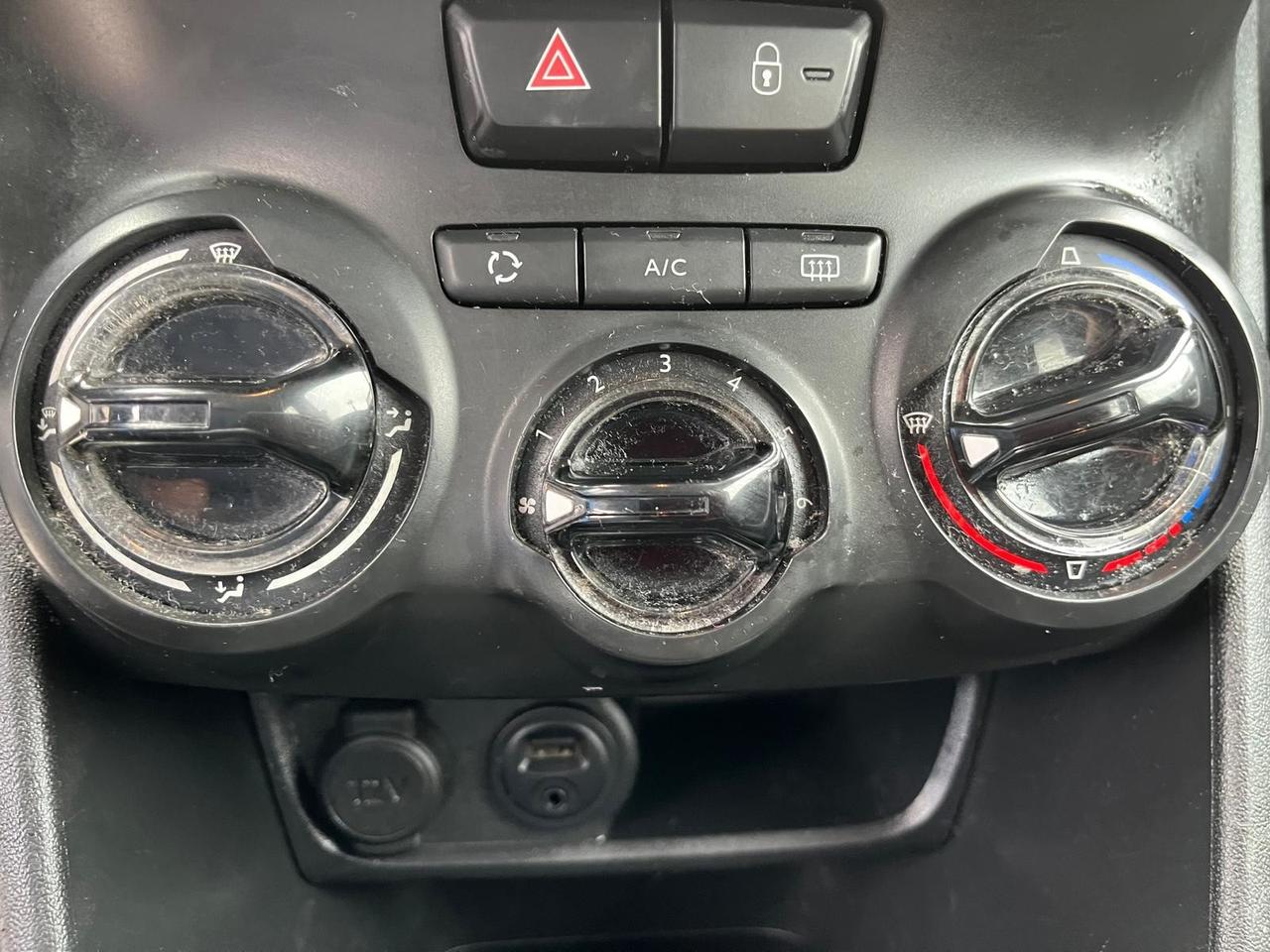 Peugeot 2008-1.6 blue hdi-full-2018