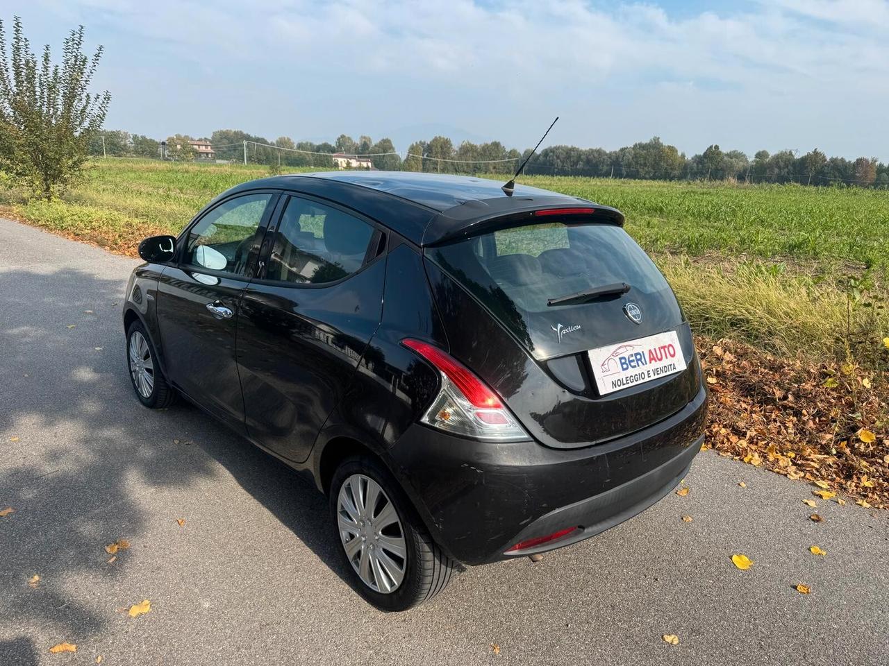 Lancia Ypsilon grandinata