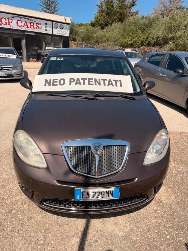 Lancia Ypsilon 1.3 MJT 75 CV Platino