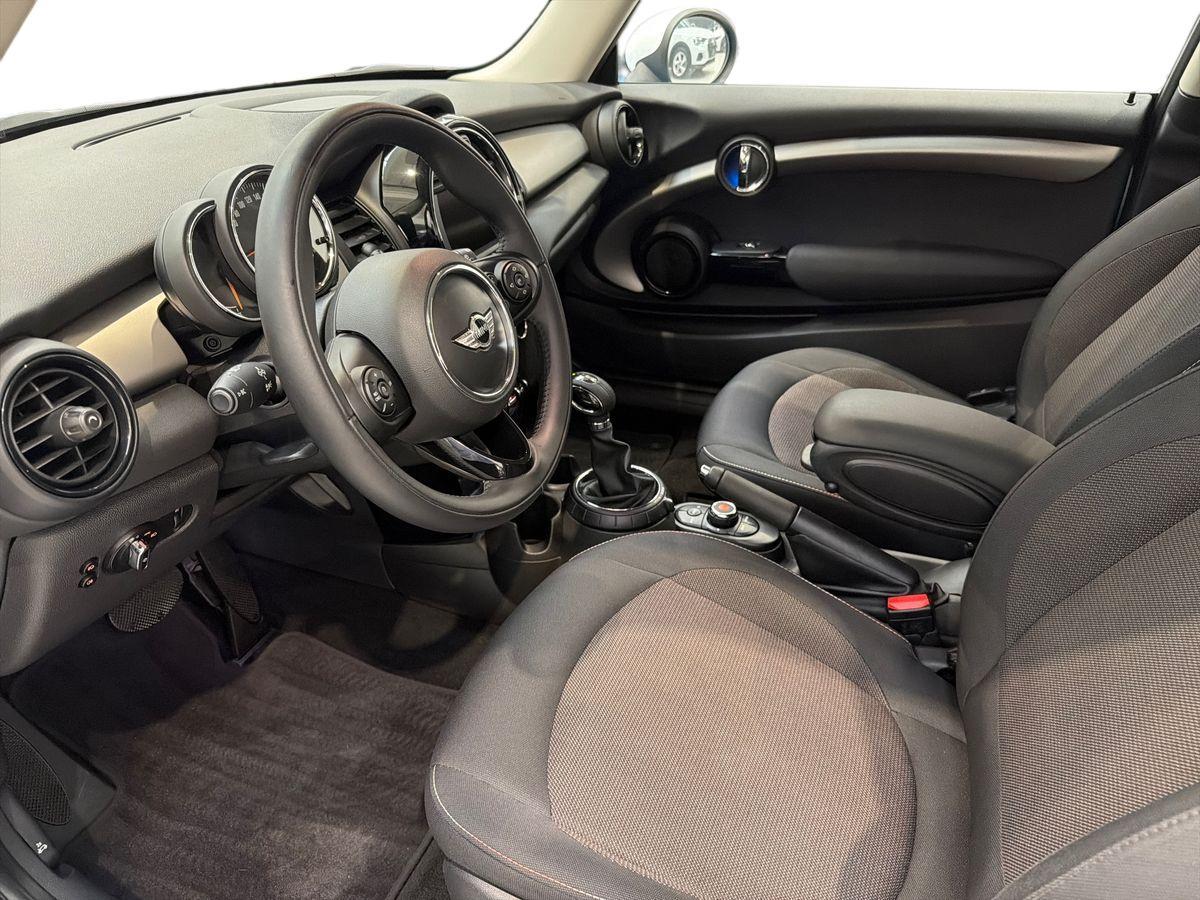 MINI Mini IV F55-F56 2014 - Mini 1.5 Cooper D 3p auto