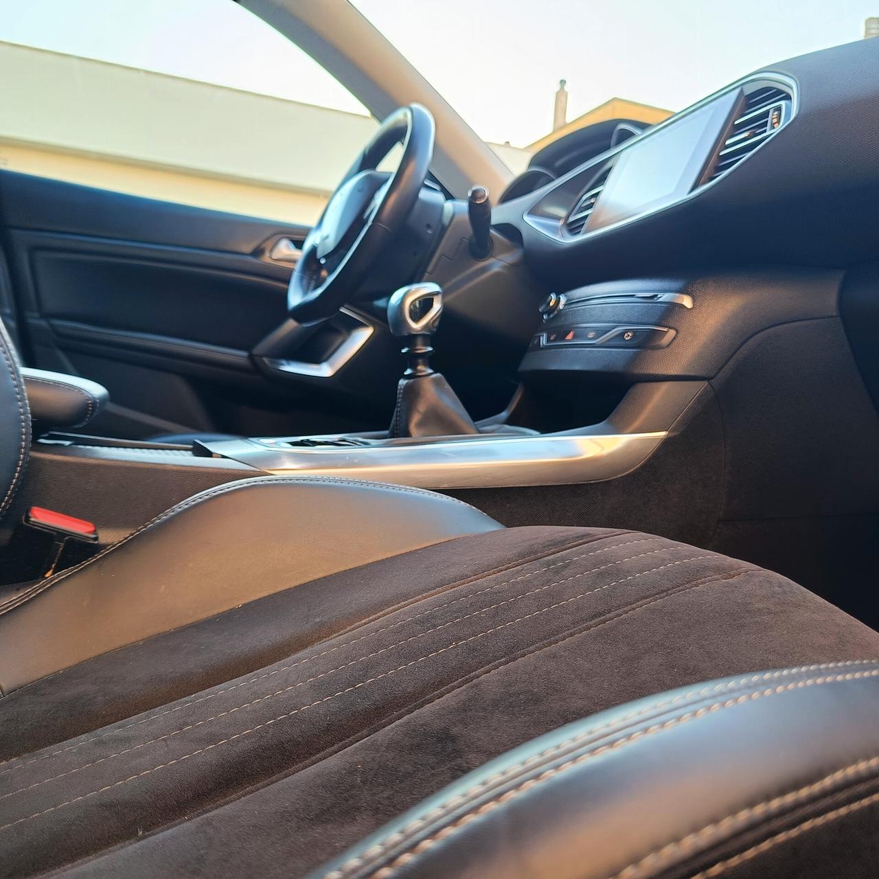 Peugeot 308 BlueHDi 120 S&S SW Allure
