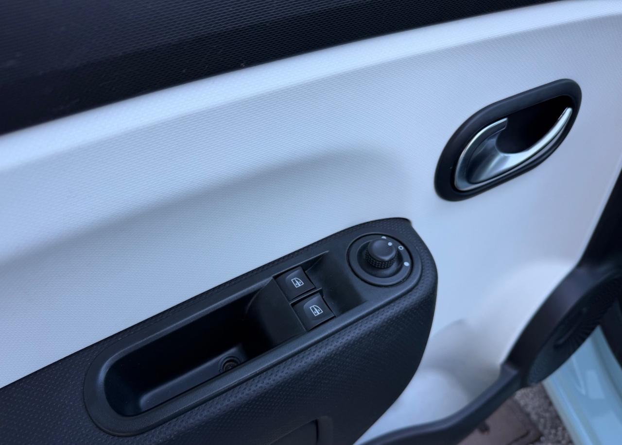 Renault Twingo 1.0 benzina Neopatentati