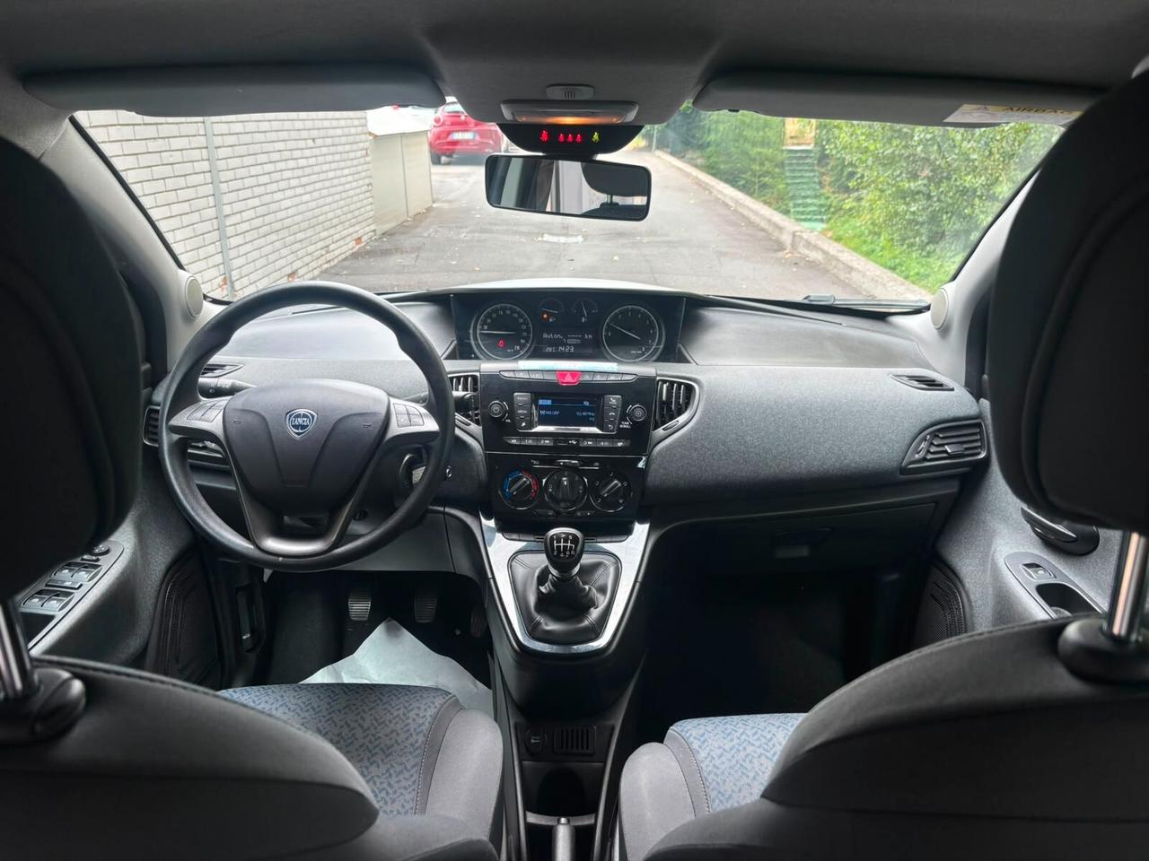 Lancia Ypsilon 1.0 FireFly 5 porte S&S Hybrid Silver