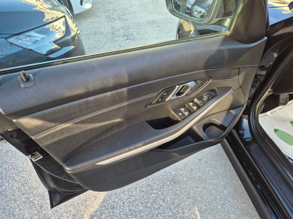 Bmw 320D 190CV BERLINA LED TETTO APRIBILE