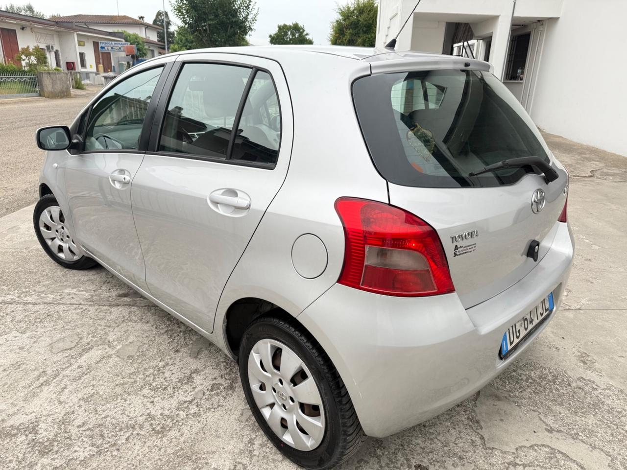 Toyota Yaris 1.0 5P. NEOPATENTATI NO BLOCCHI