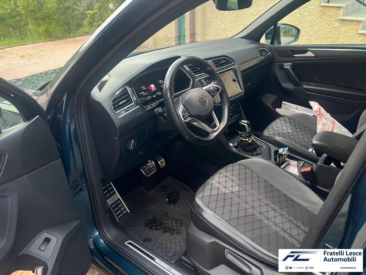 VOLKSWAGEN - Tiguan 2.0 tdi scr R-Line 150cv dsg (Conto Vendita - Esposizione Piano Lago)