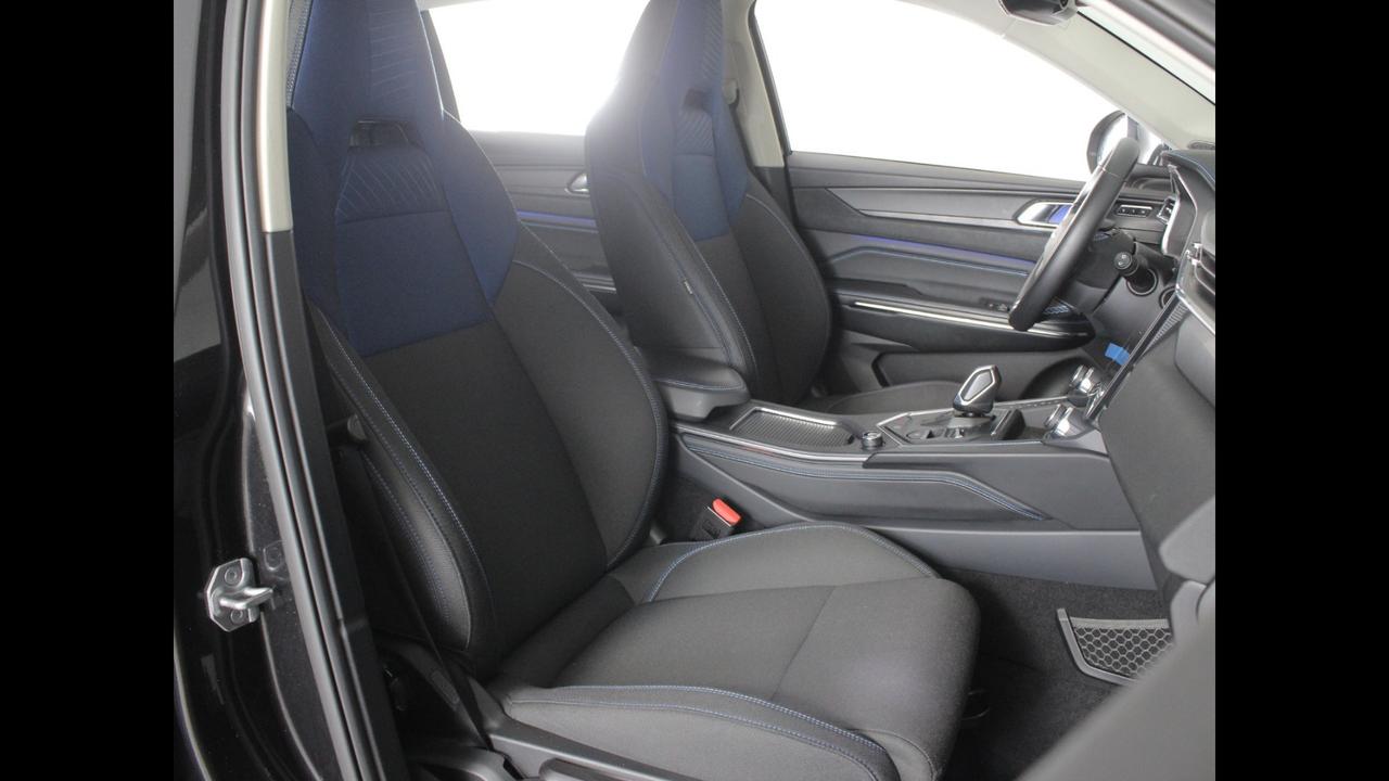 Lynk & Co 01 - 01 1.5 td phev auto