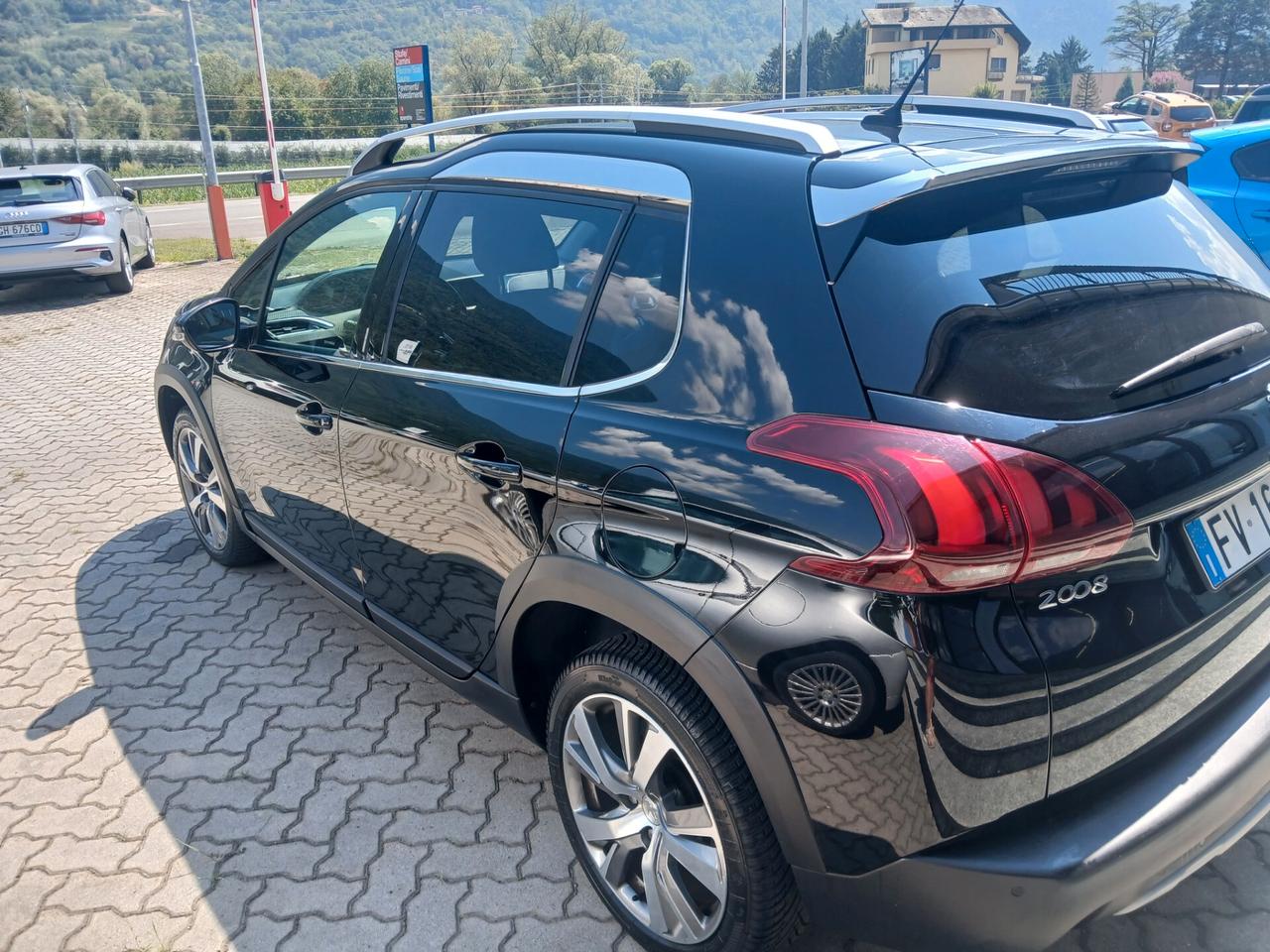 Peugeot 2008 BlueHDi 100 S&S Allure