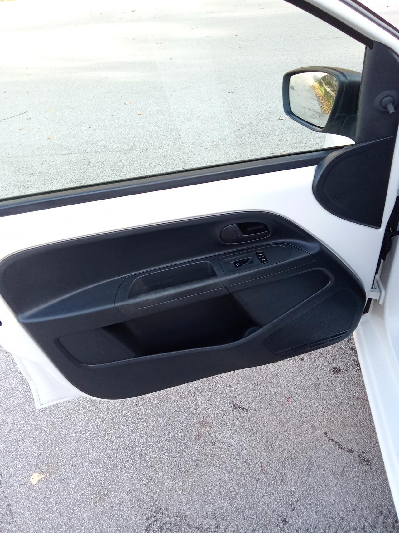 Volkswagen up! 1.0 5p. eco move 015