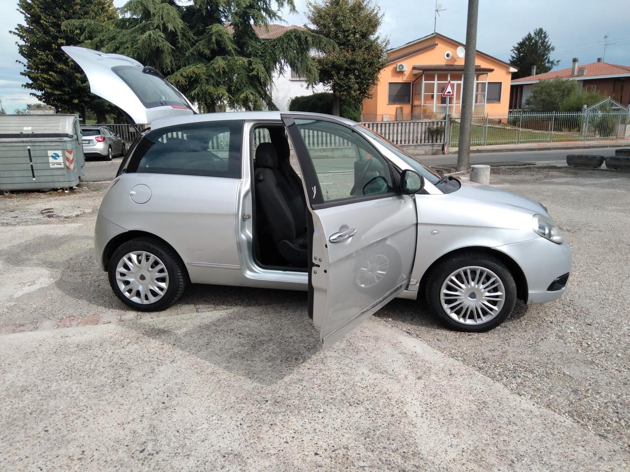 Lancia Ypsilon 1.3 MJT 75 CV Platinum x neopatentati