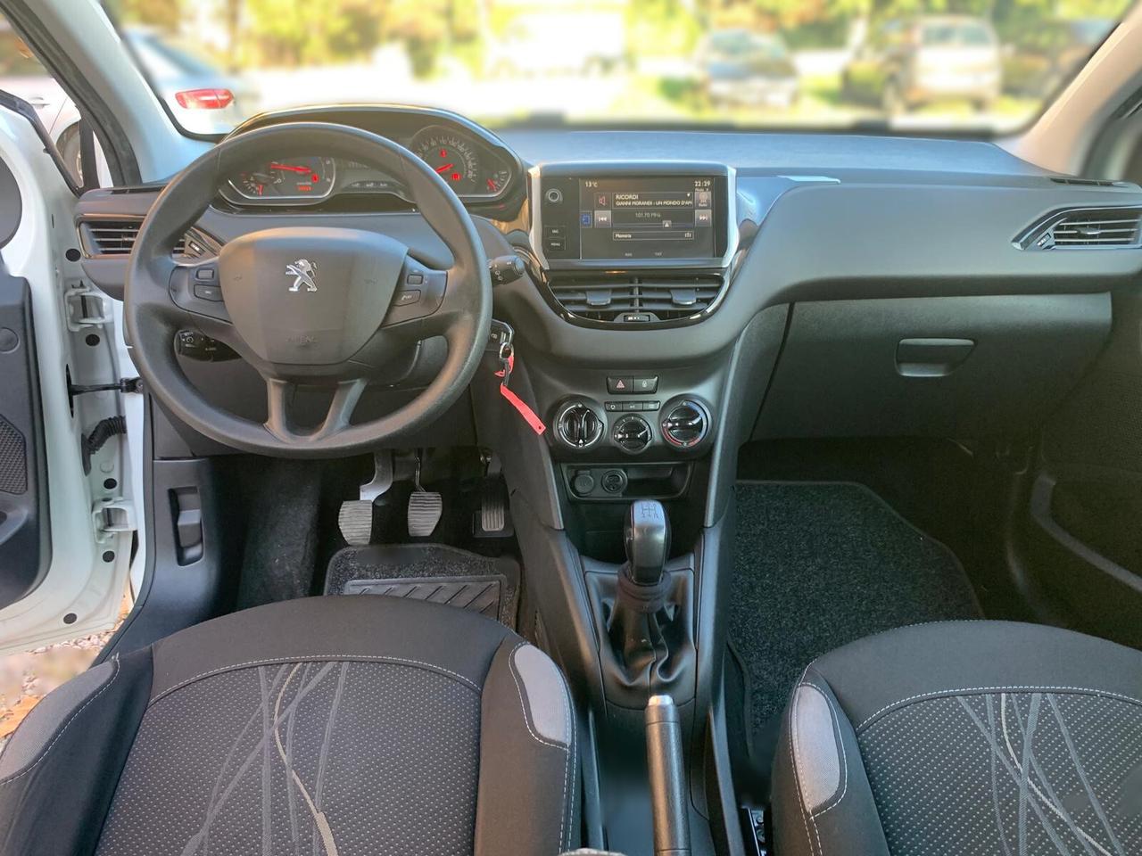 Peugeot 208 1.4 HDi 68 CV 5 porte Allure