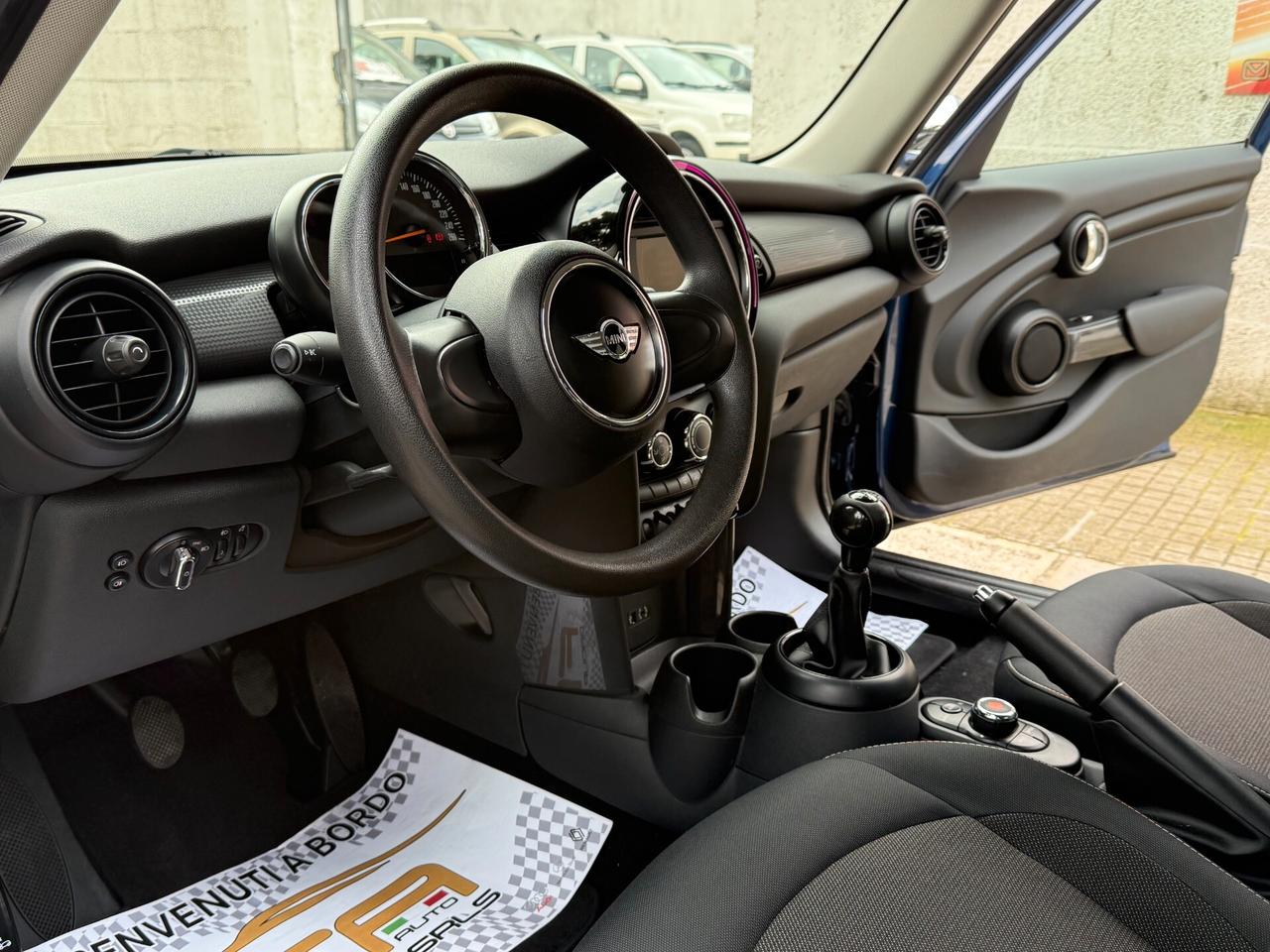 Mini 1.5 One D 95CV 5P *LUCI LED AMBIENT – 2016