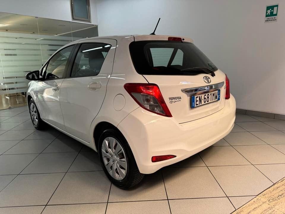 Toyota Yaris 1.0 5 porte anche per Neopatentati