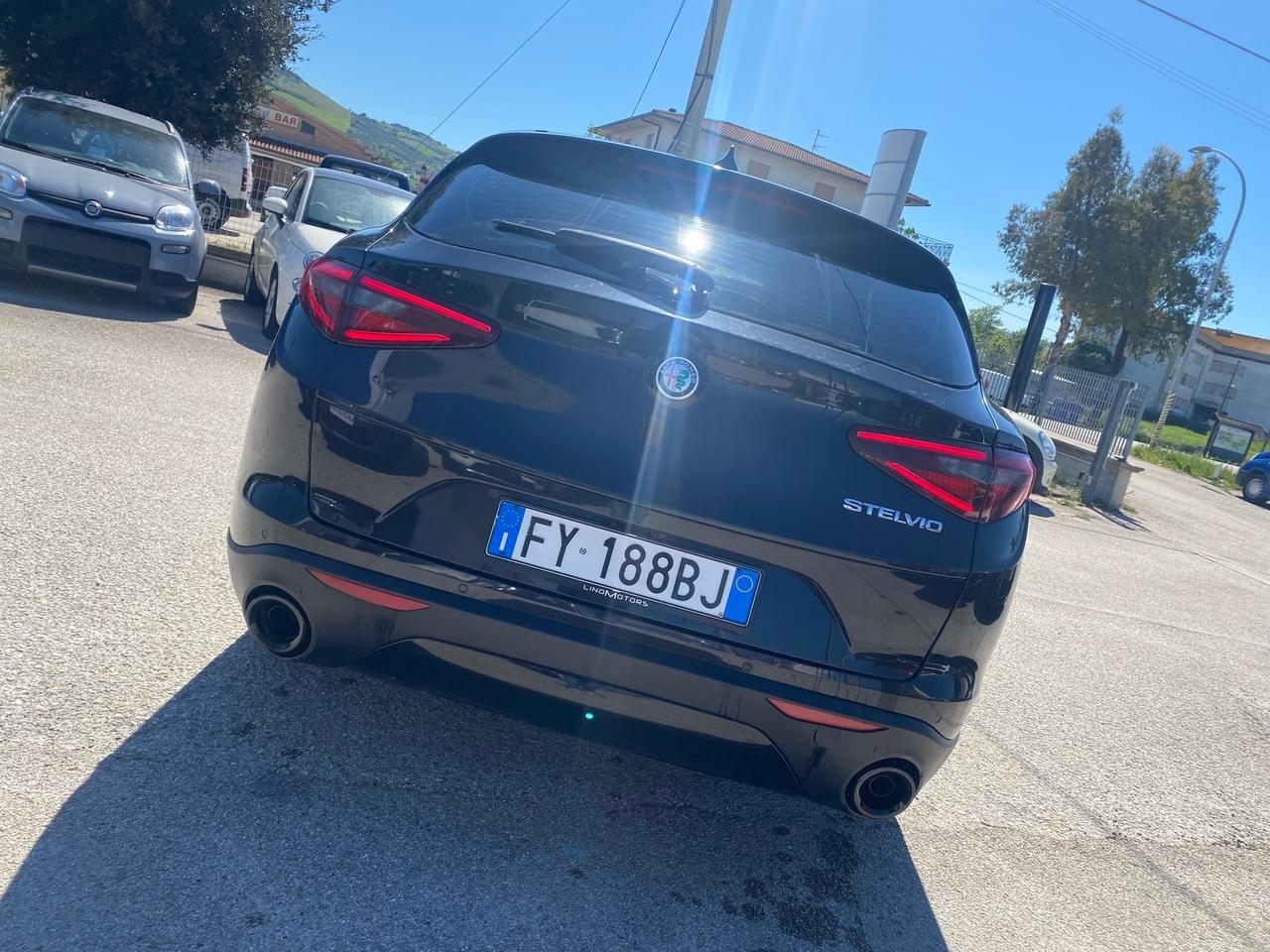 Alfa Romeo Stelvio 2.2 Turbodiesel 180 CV AT8 RWD Super