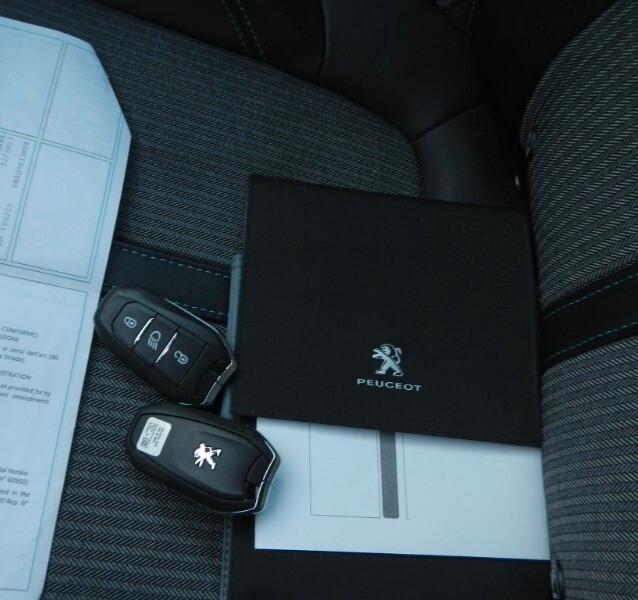 Peugeot 3008 BlueHDi 130 EAT8 ALLURE 2021