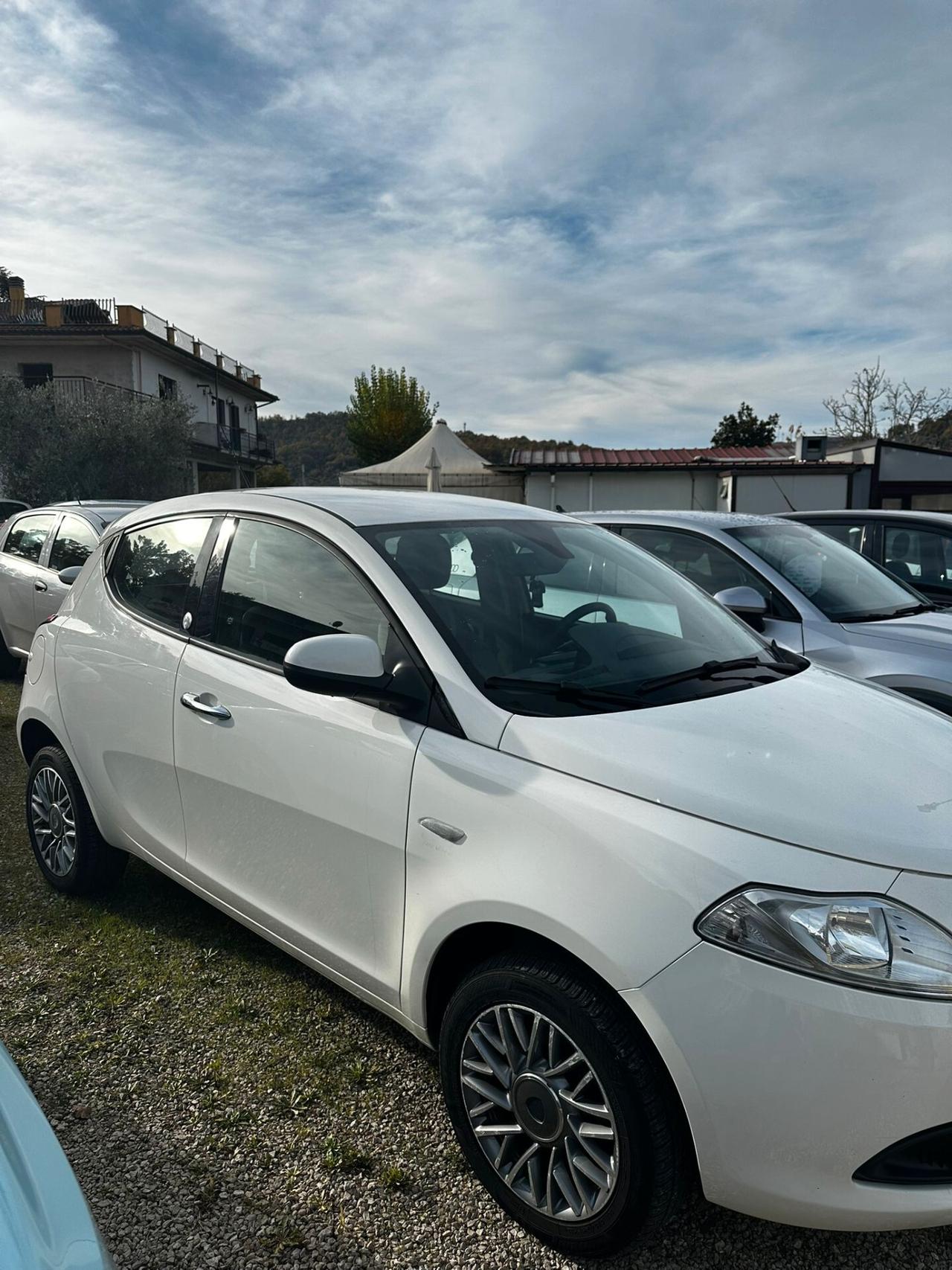 Lancia Ypsilon 0.9 TwinAir 85 CV 5 porte Metano Ecochic Gold