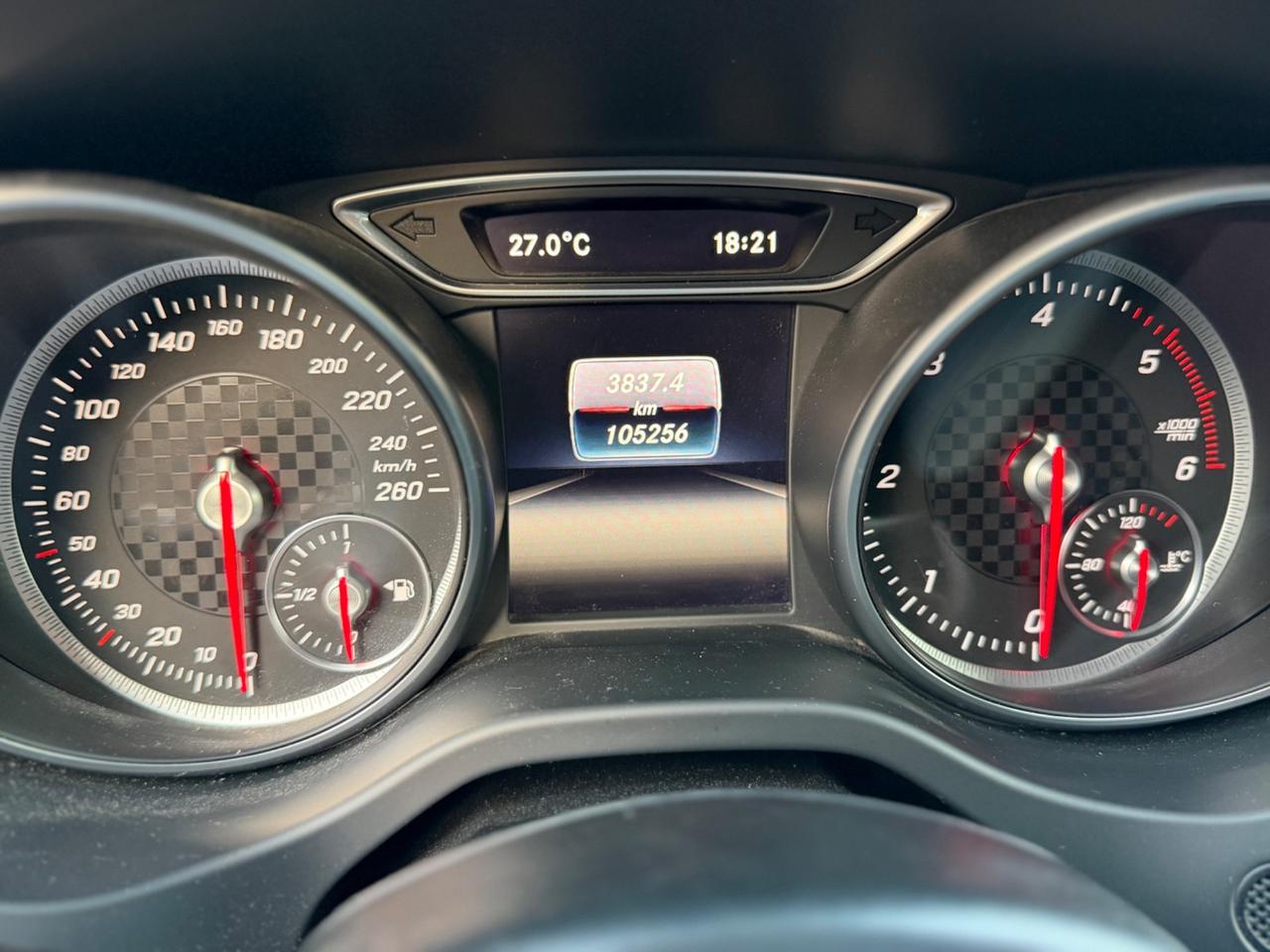 Mercedes-benz A 180 AMG dentro e fuori