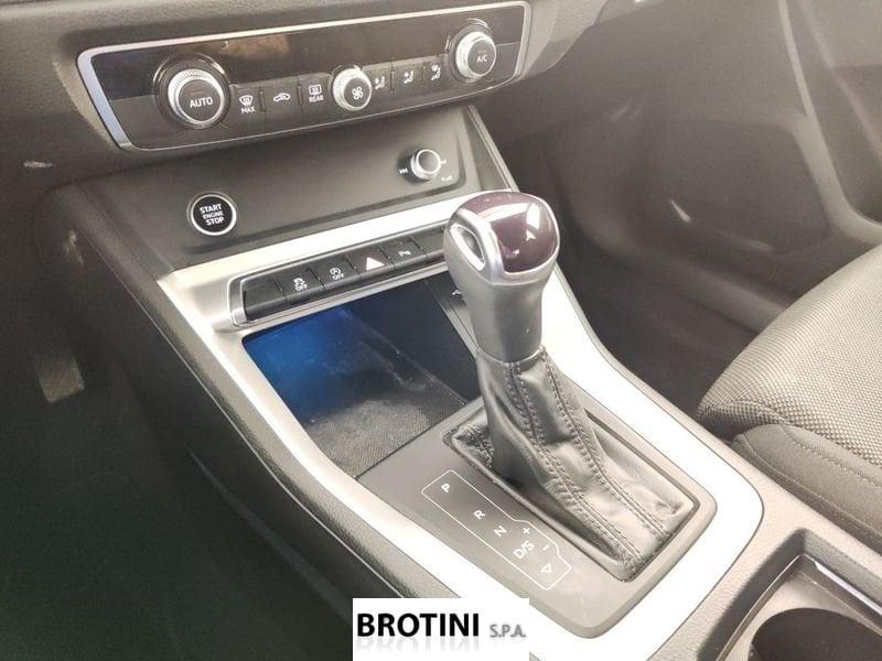 Audi Q3 35 TDI S tronic Identity Black