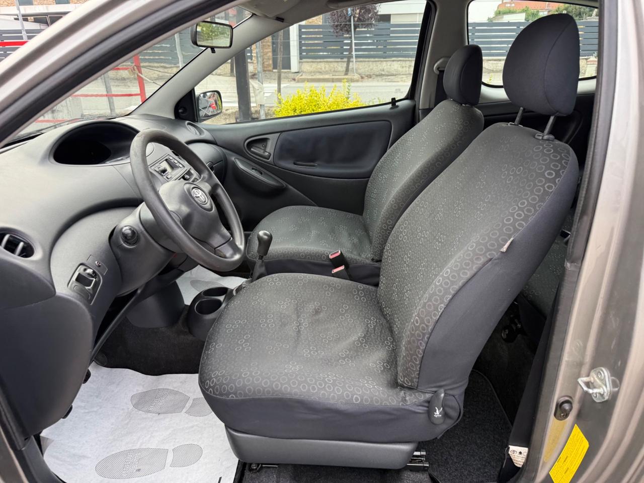 Toyota Yaris 1.0i 16V cat 3 porte Sol NEOPATENTATI